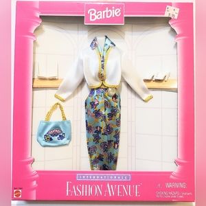 BARBIE'S 1996 VINTAGE FASHION AVENUE INTERNATIONAL SUMMER ENSEMBLE